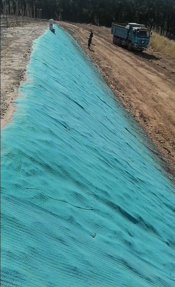 水泥毯沟渠护坡