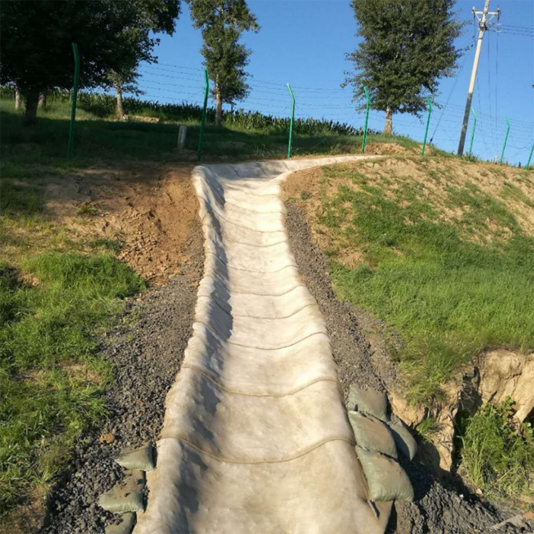 农田灌溉水渠护坡水泥毯重要性
